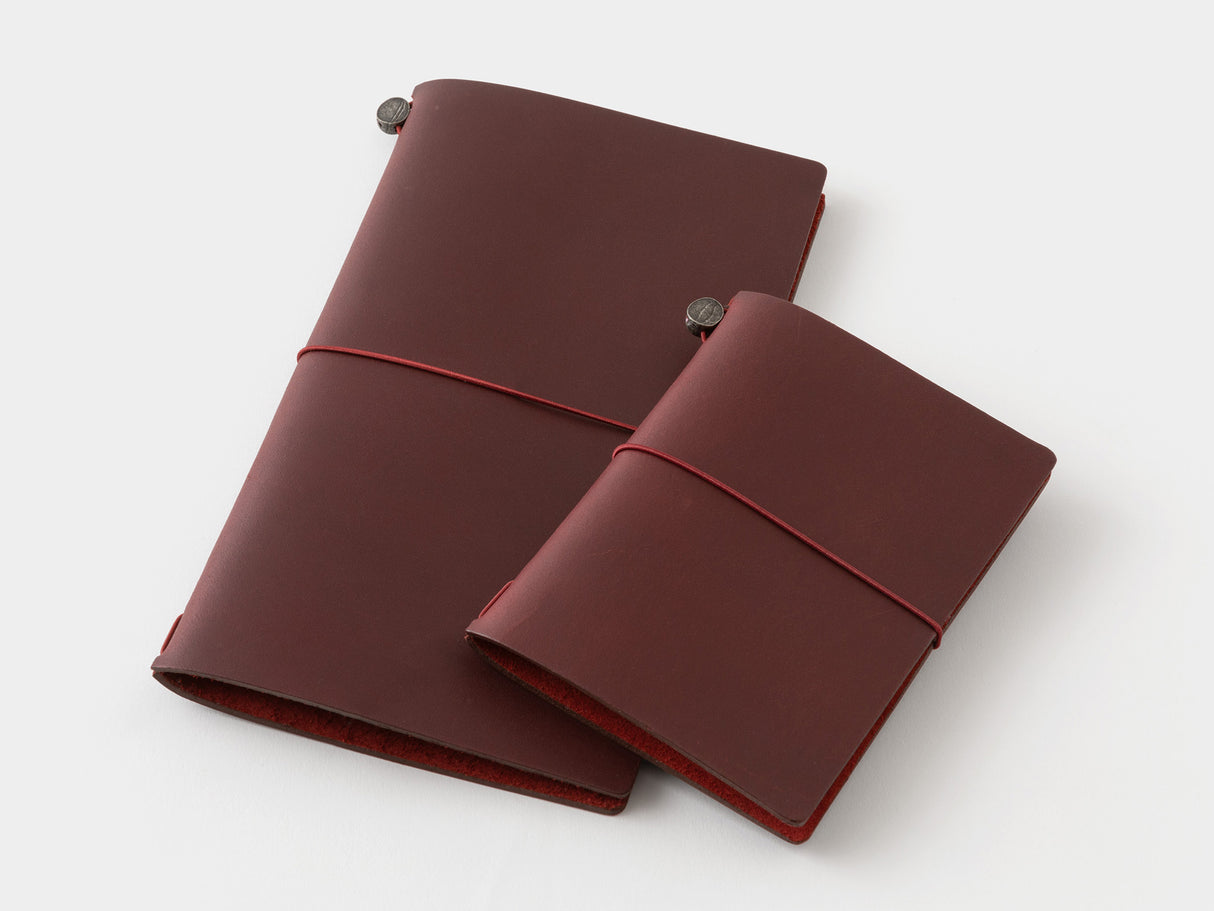 TRAVELER'S Notebook Passport Size - Love and Trip Red Limited Edition