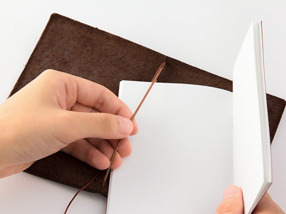 005 Lightweight Paper Refill TRAVELER'S Notebook - Passport Size
