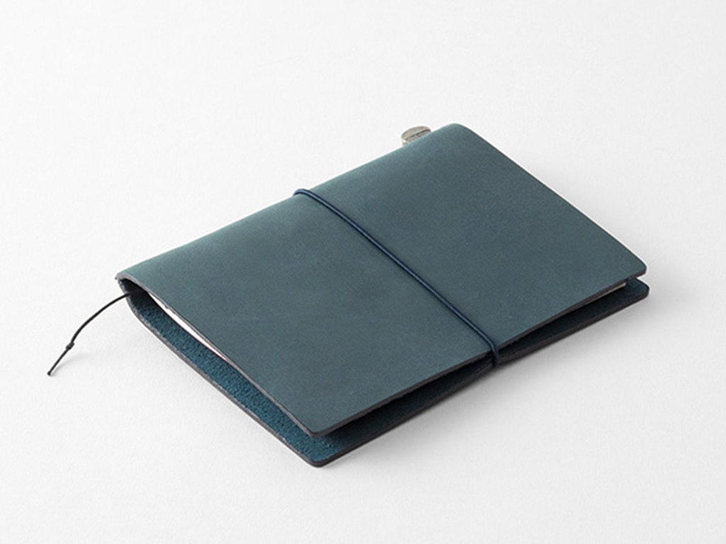 TRAVELER'S Notebook Passport Size - Navy Blue